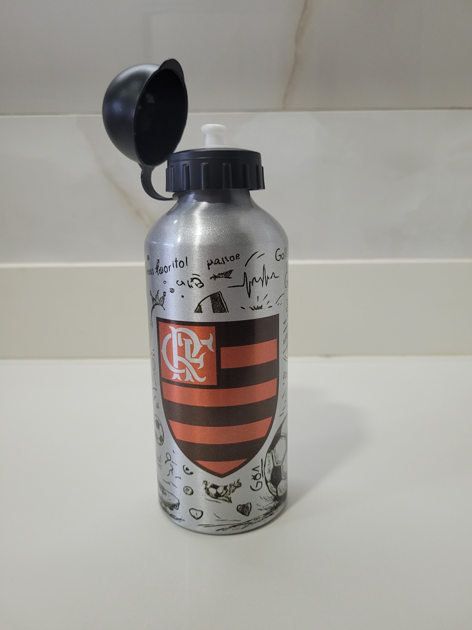 Squeeze infantil personalizada com tema futebol e escudo do Flamengo